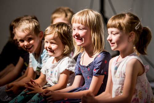 Cesta za blýskavým prasátkem – pohybově-dramatická dílna pro nej­menší (3 – 6 let)